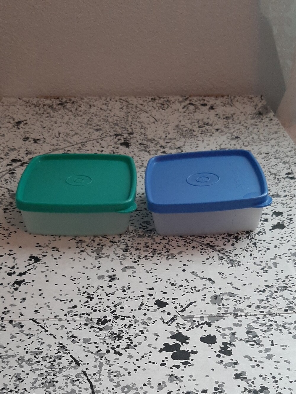 Tupperware Refrigerator Square Set/2 - Picture 3 of 9